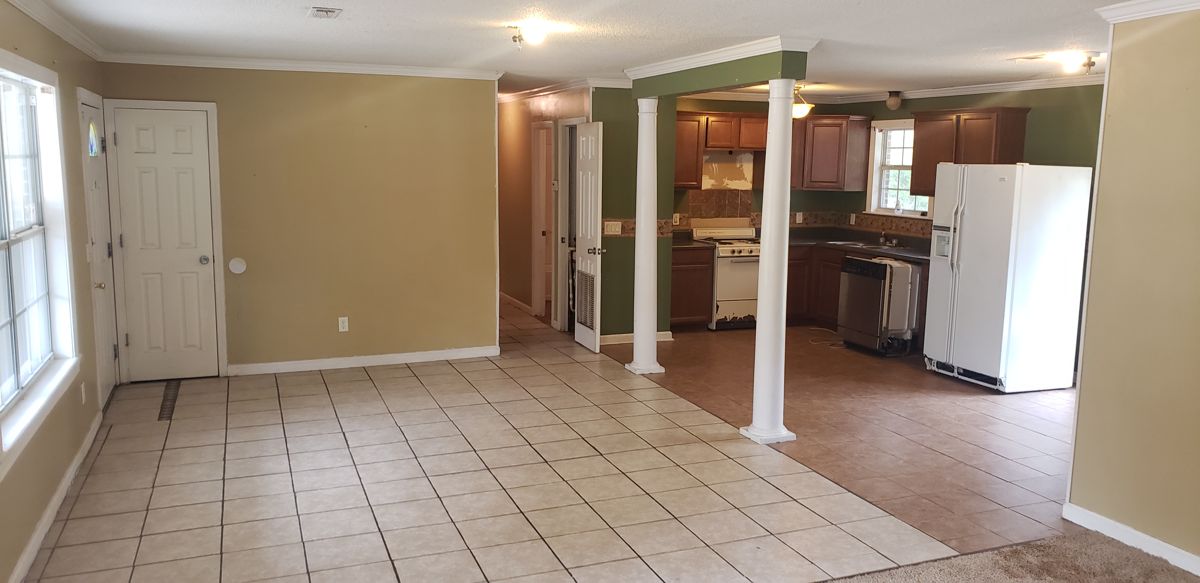 Open living room and kitchen before remodel